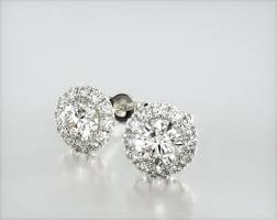 brinco com acabamento brilhante