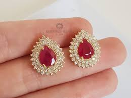 brinco com acabamento brilhante