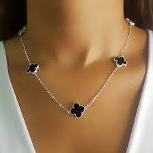 colar com acabamento brilhante